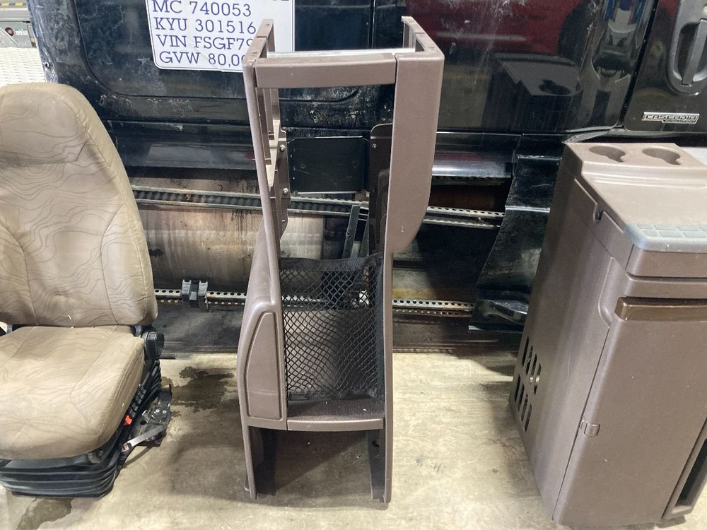 Volvo VNL Sleeper Cabinet - Used