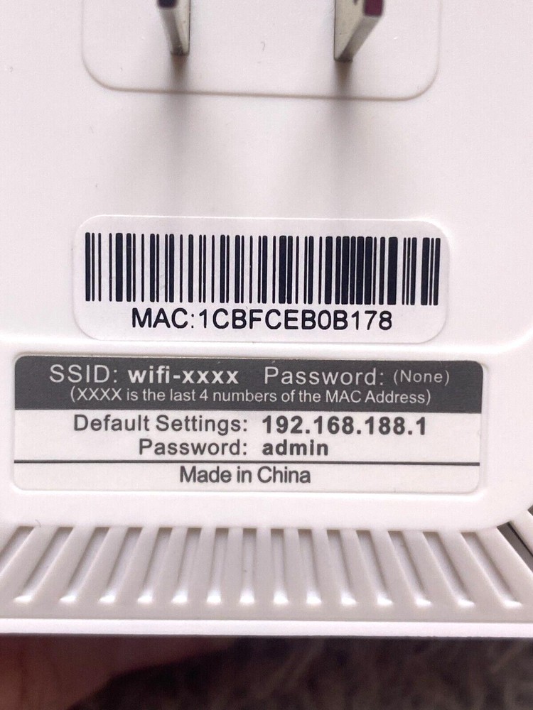 Wi-Fi Range Extender Wireless Signal Booster 300 Mbps NEW