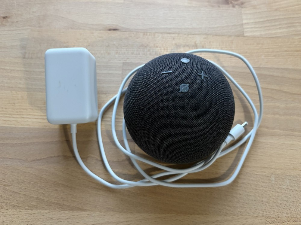 Amazon Echo Dot (4th Generation, Charcoal) w/ Charger [Pre-owned]