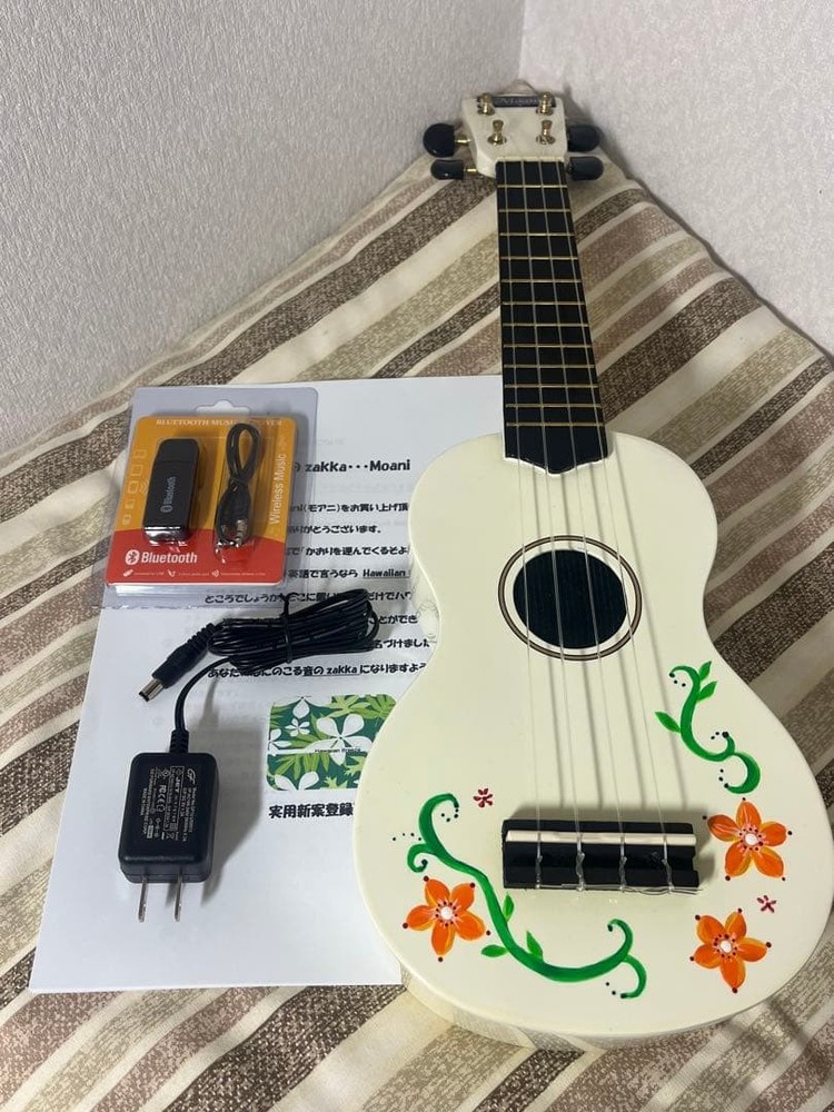 Moani ukulele white