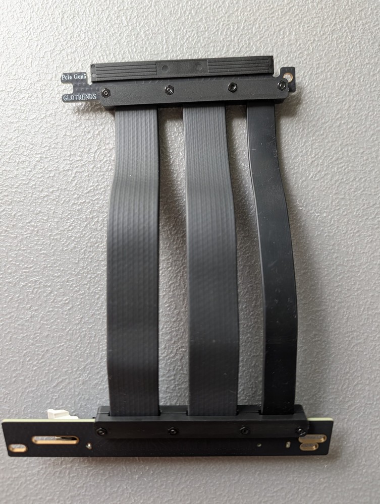 GLOTRENDS PCIe 5.0 3-Slot GPU Vertical Mount Riser Cable