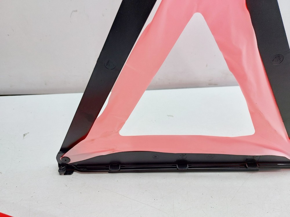 MG HS HIGH VISIBILITY WARNING TRIANGLE 2020 10477670