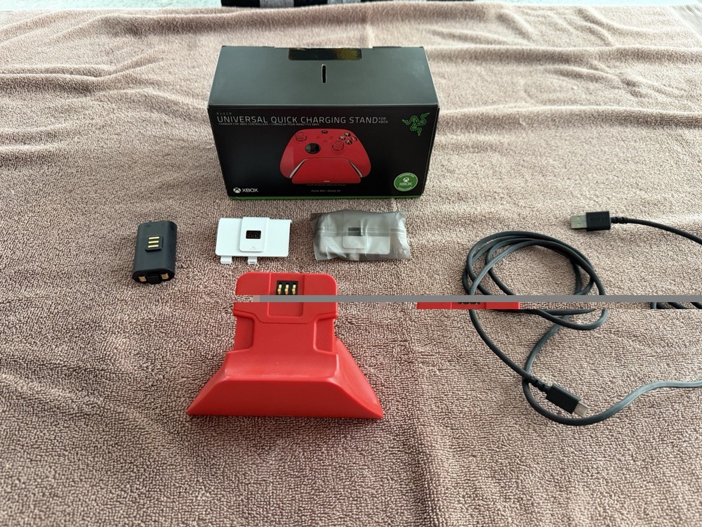 Razer Universal Quick Charging Stand for Xbox - Lunar Shift