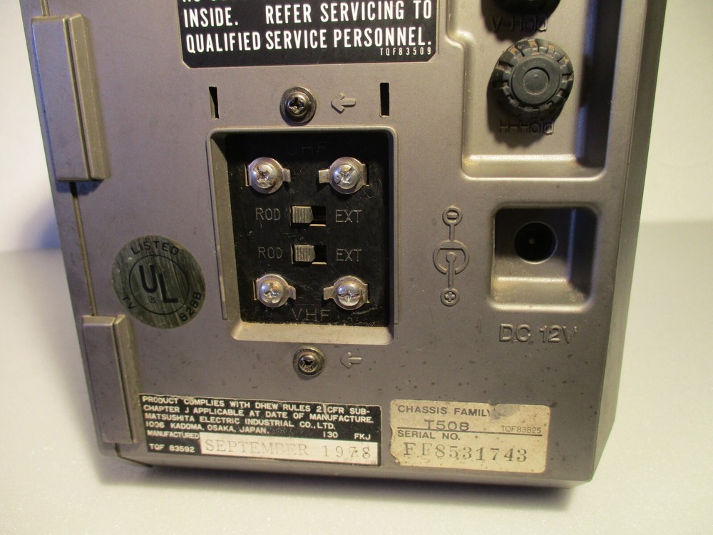 Vintage Panasonic Solid State Portable TV TR-555 1978
