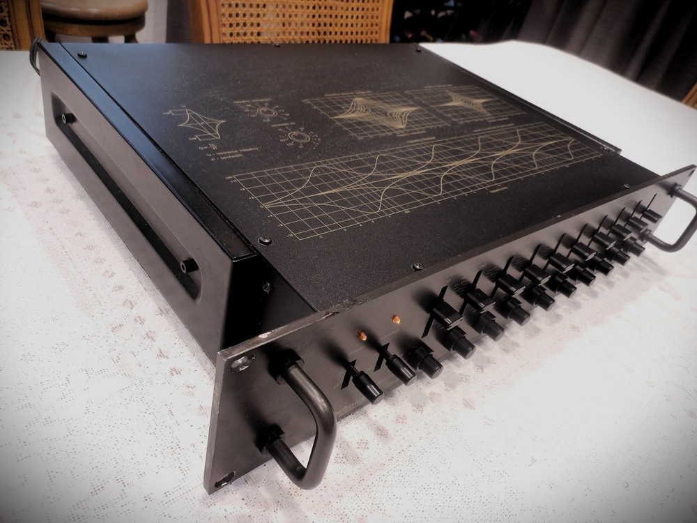 VERY NICE TECHNICS SH-9010 (E) PROFESSIONAL AUDIO EQUALIZER, WORKS BEAUTIFULLY!