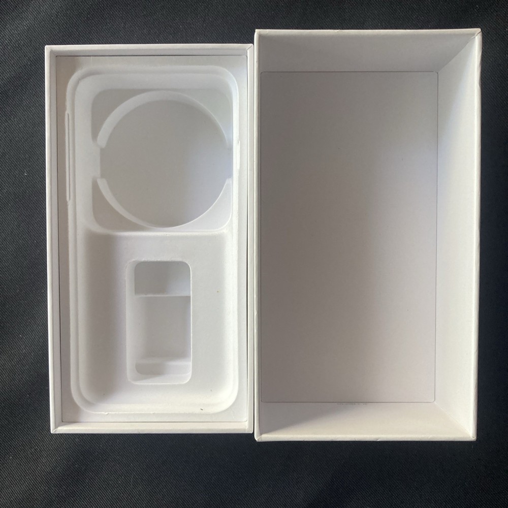 IPhone 8 Silver, 64GB -BOX ONLY