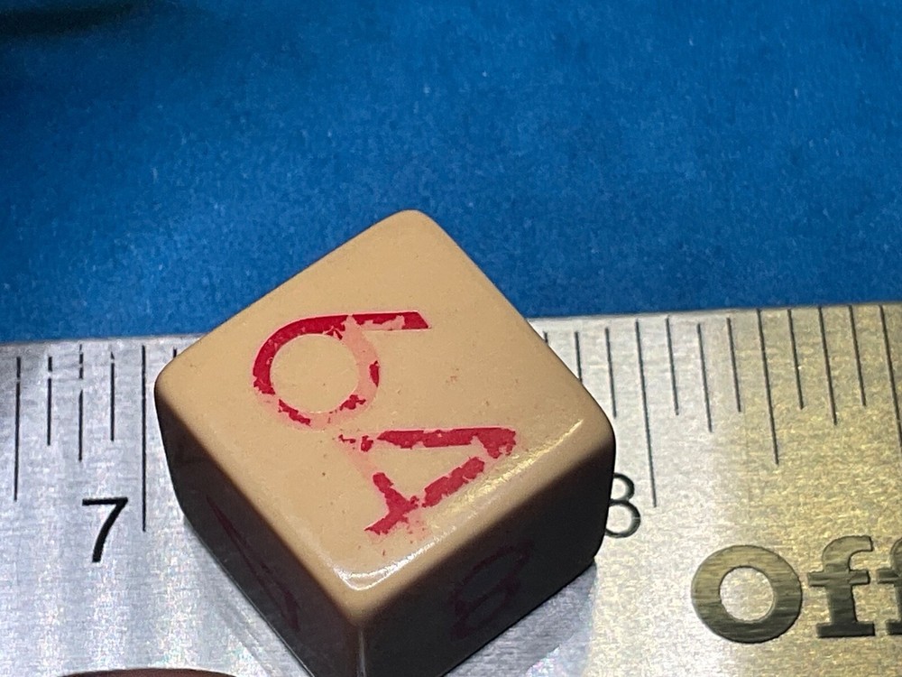BAKELITE BACKGAMMON CUBE————B-4