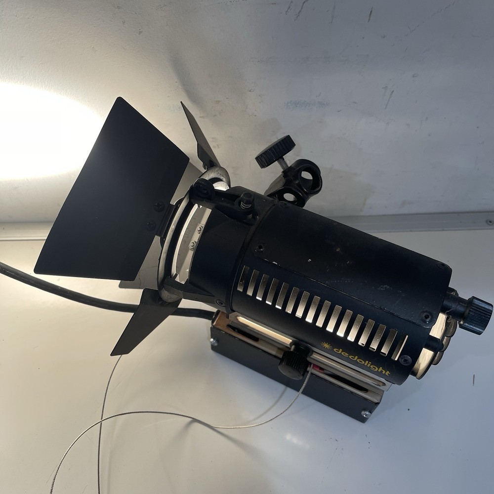 Dedolight DLH2 lighting interior w/ barn doors 1ft cord
