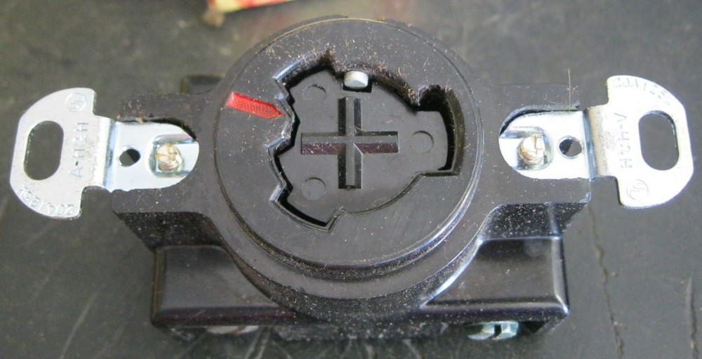 Arrow Hart 23030 Receptacle 3 Wire 20A