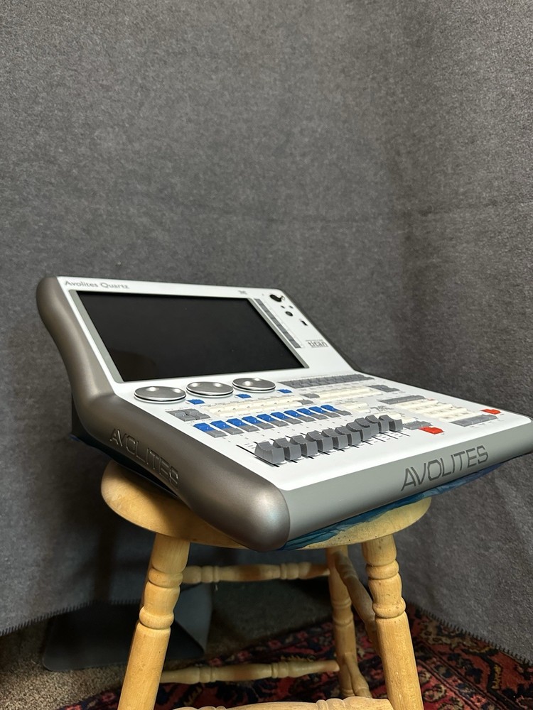 Avolites Quartz Lighting Console Controller , Titan Moble Wing, Road Case, Bag