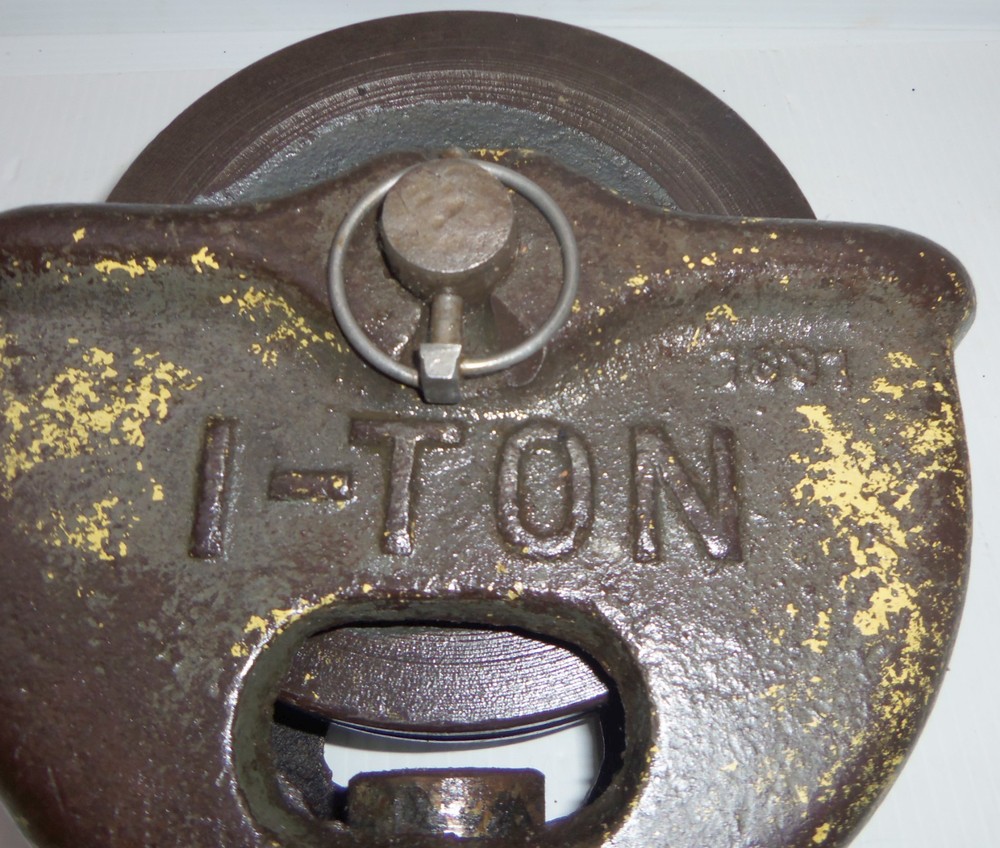 1-Ton Single-Sheave Hook-Mounted Block Pulley