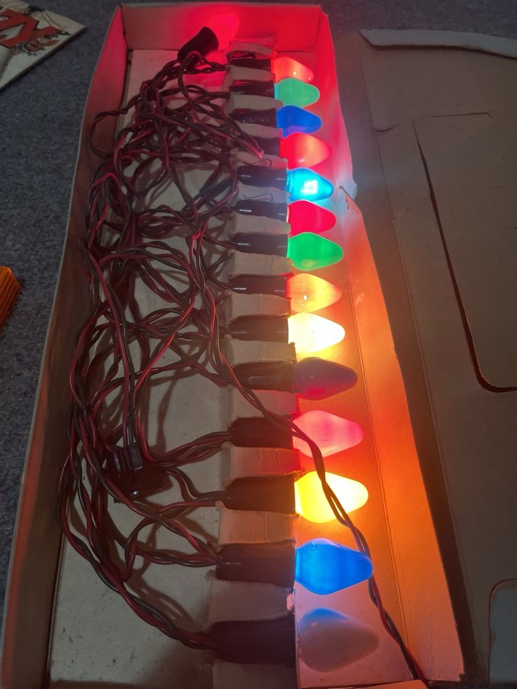 Dialco 15 String Christmas Bulb Light With Box