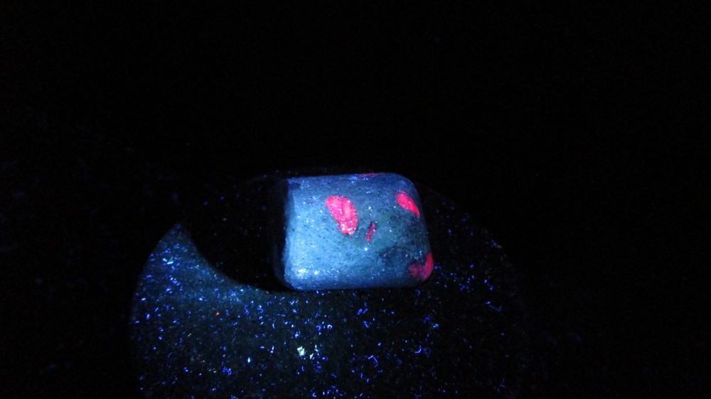 Natural Blacklight and Longwave UV Fluorescent Mineral Rock Ruby S61