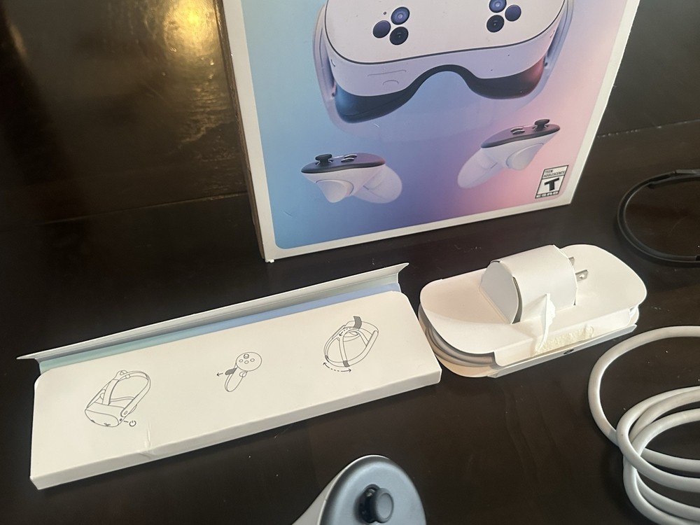 Meta Quest 3S 128GB VR Headset Batman Arkham Shadow Edition