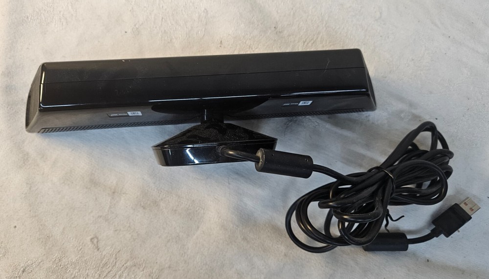 Microsoft XBox 360 KINECT Model 1414 WORKING