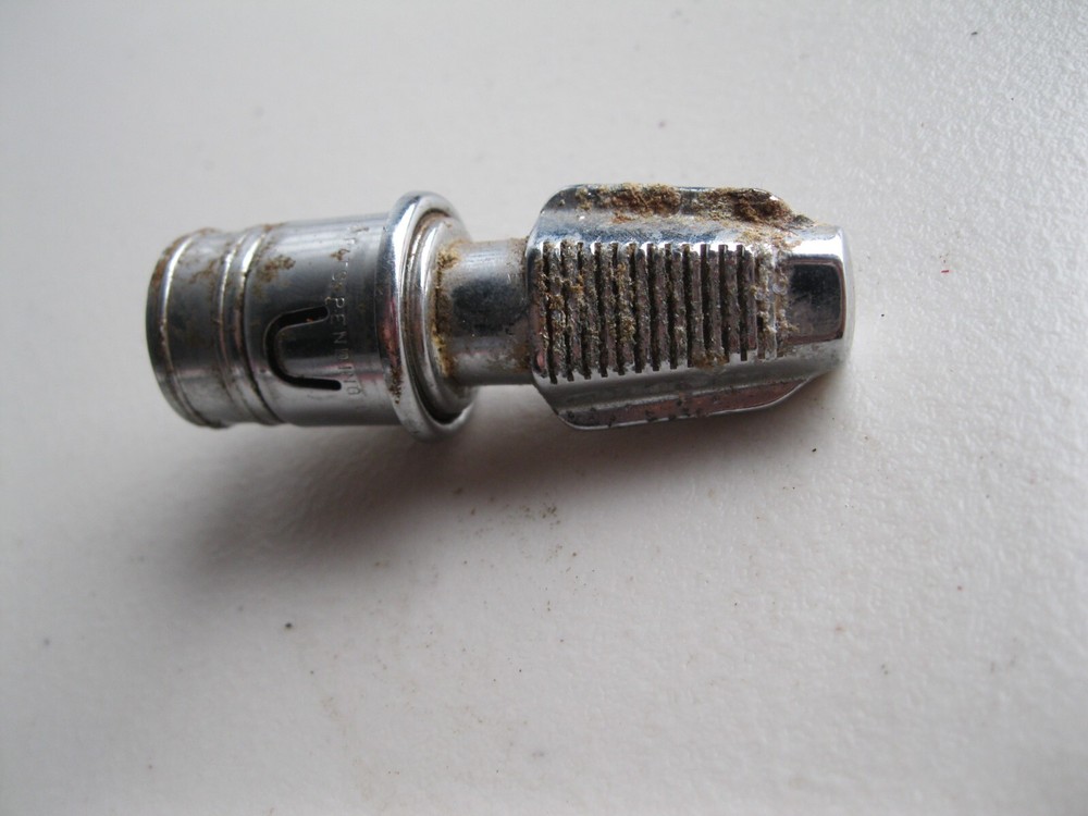 Vintage Cuno Meriden 12V cigarette lighter