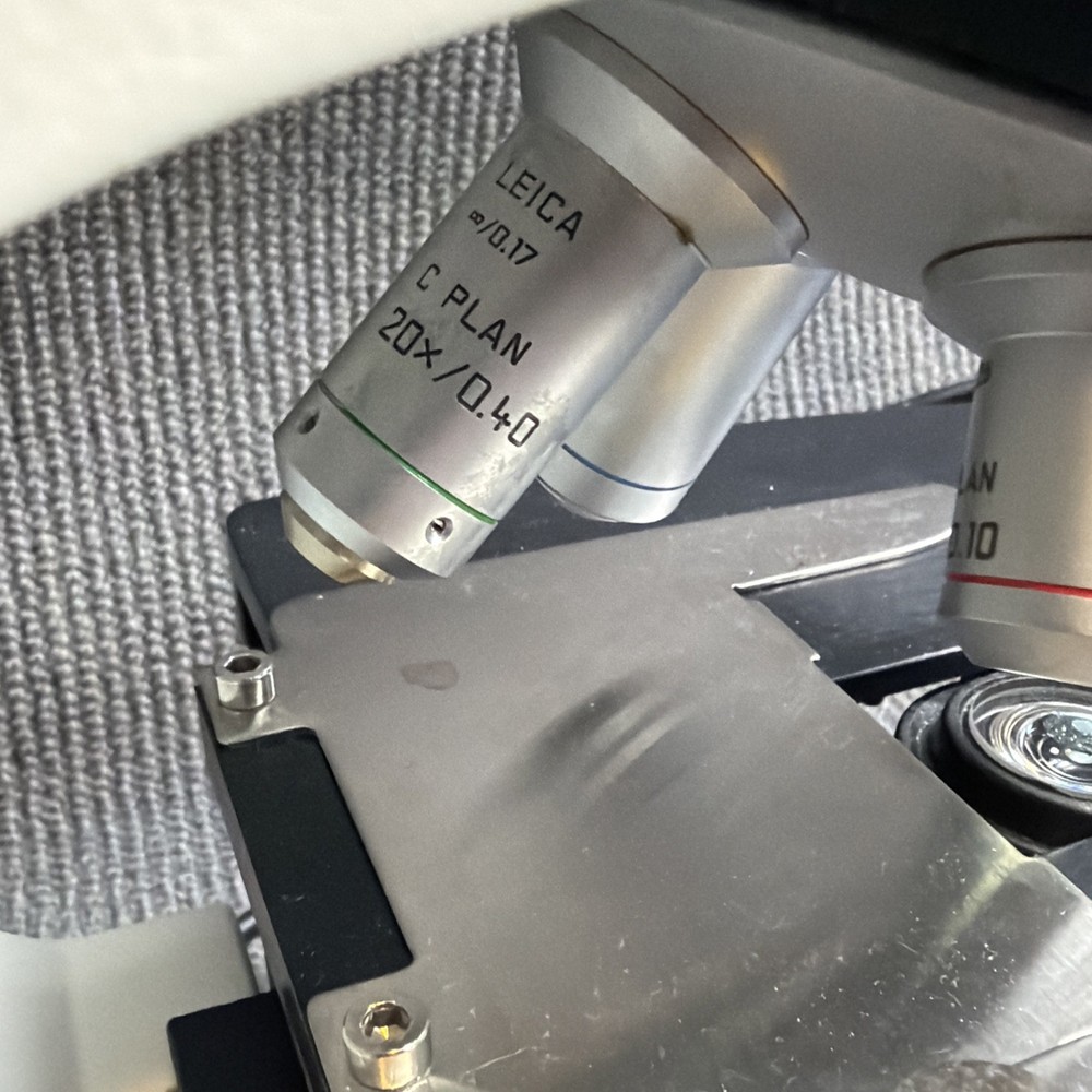 Leica DM750 Microscope W/ Objectives