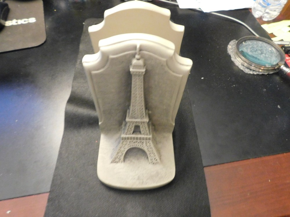 TMS 2002 EIFEL TOWER TAN BOOK ENDS! e1020HXX