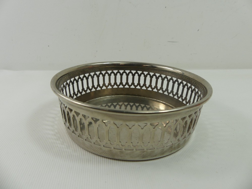(RefJOH7) Silver plated bottle coaster with plain inner, approx 12.5cm diameter