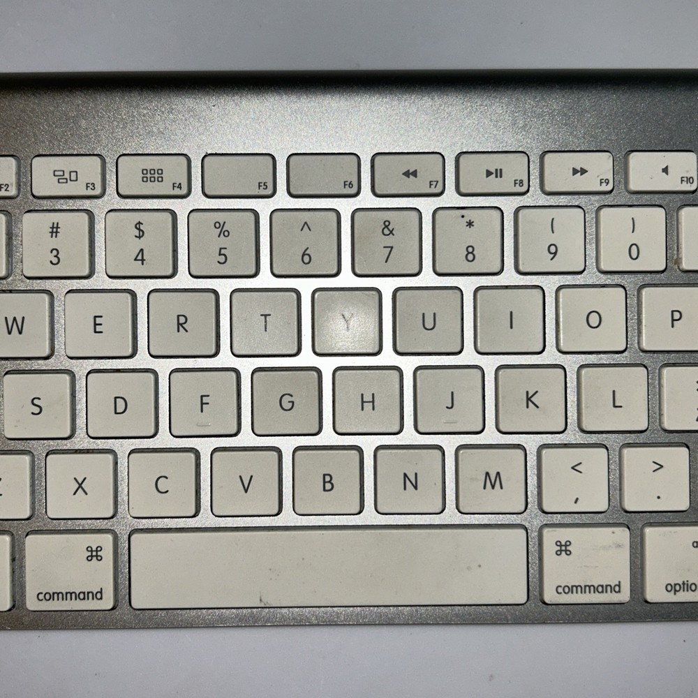 Apple A1314 Wireless Keyboard