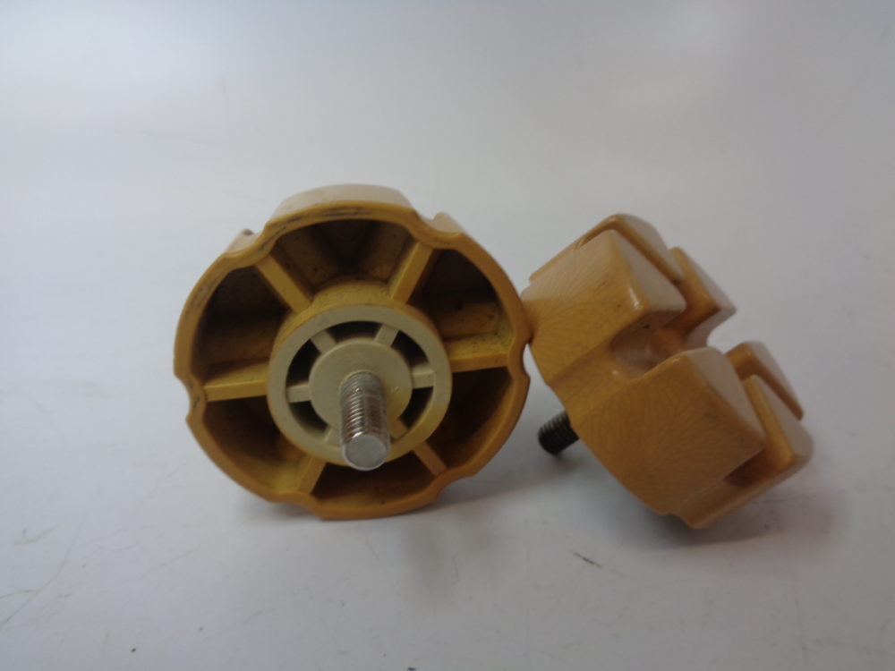 Anritsu Bracket Mount Mounting Knobs for CRT RF712A