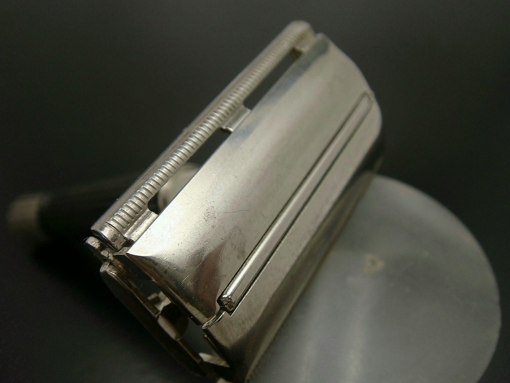 Vintage Gillette Black Short Handle Super Speed Razor & Blade W4 Code