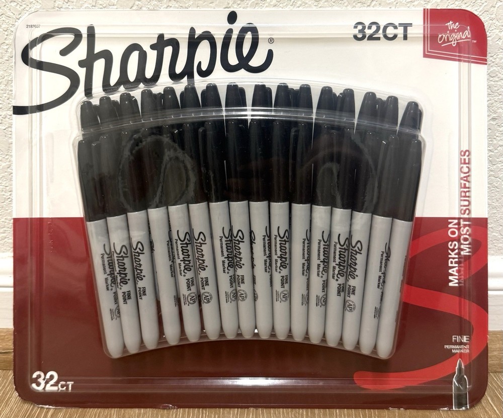 SHARPIE Permanent Markers Fine Point 32 Count Black