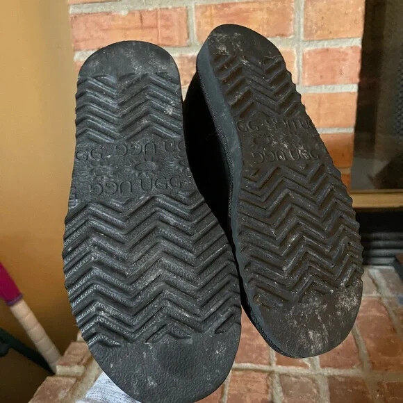 UGG Classic Short Black Boots, Size 5
