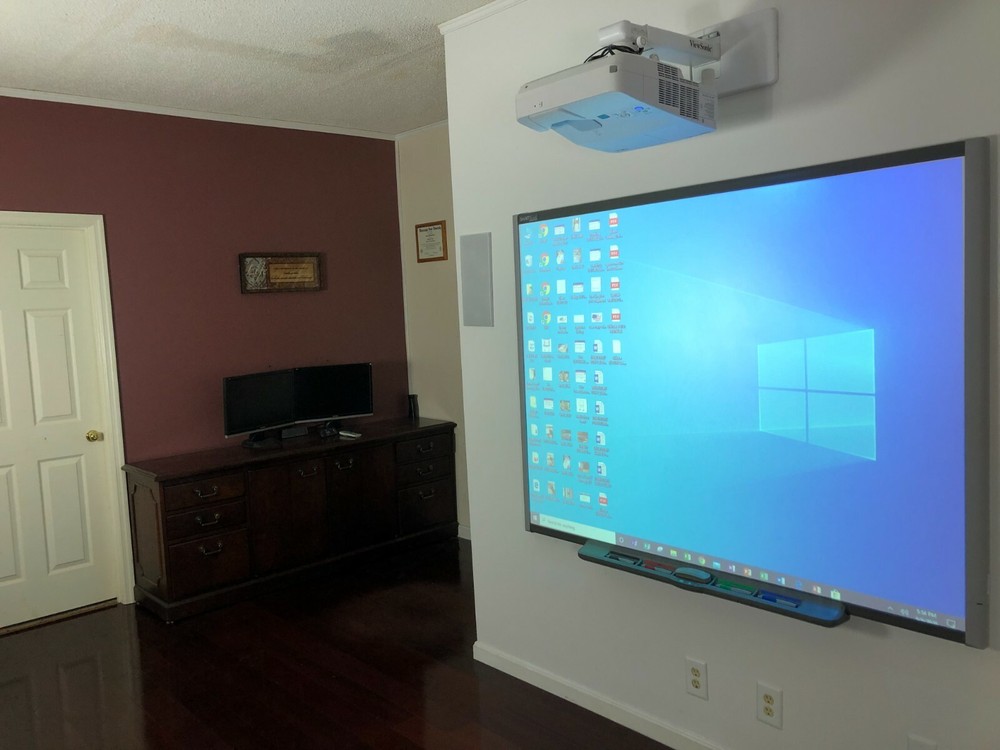 Interactive Smart Board SB680 and NEC Short Throw projector