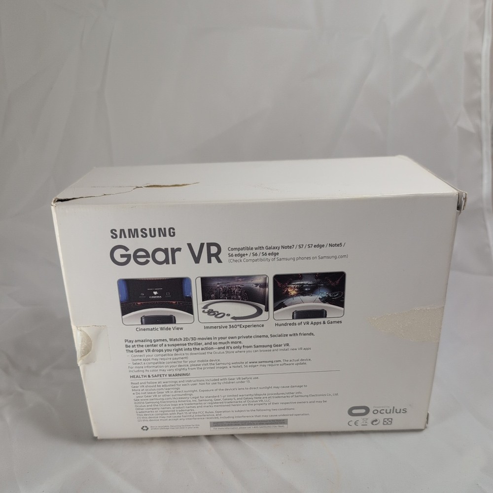 Samsung Gear VR SM-R323 Headset with Box