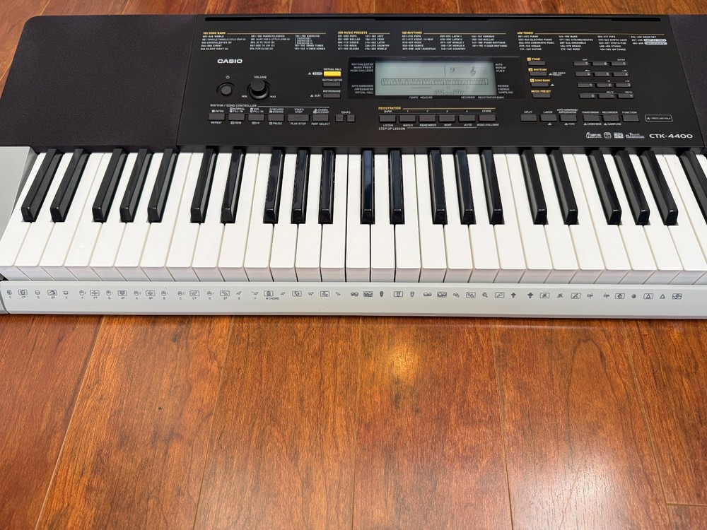 CASIO CTK-4400 Touch response keyboard with rich expressiveness through a range