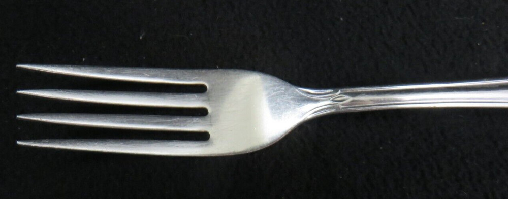Oneida Custom Stainless Dinner Fork 7-1/8" Flowers & Scrolls