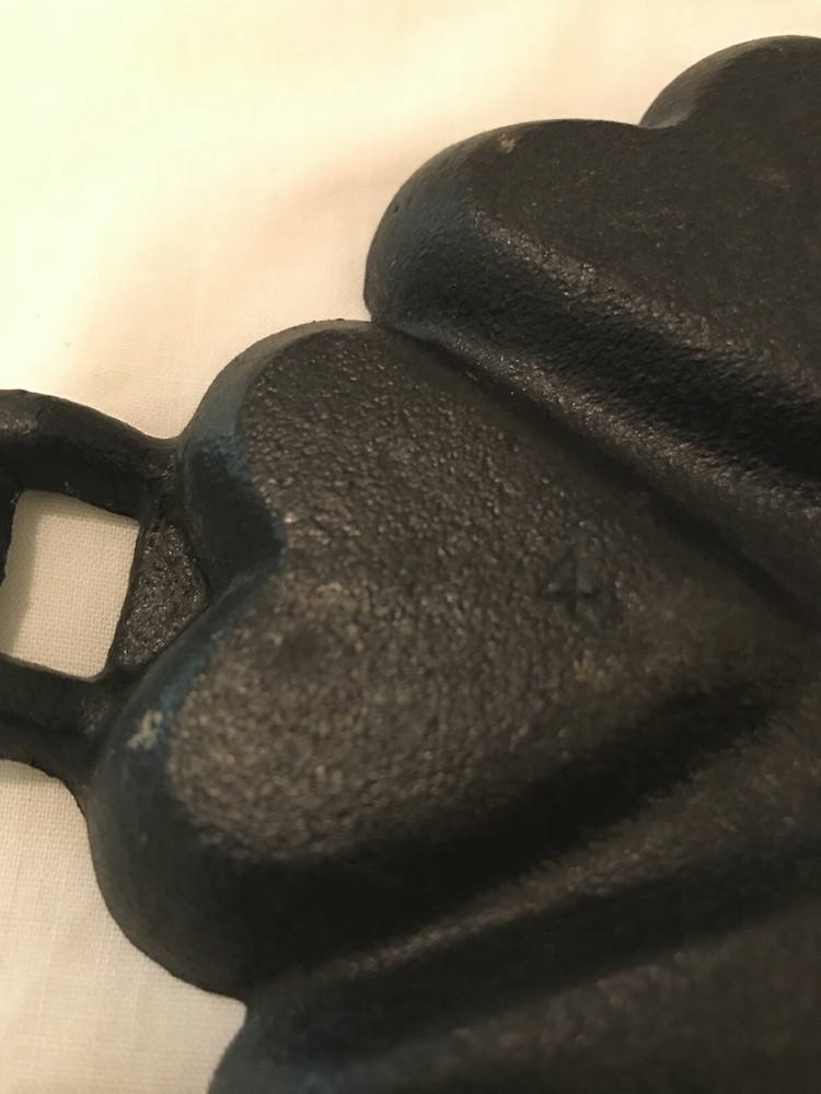 Hearts and Star Cast Iron Cornbread/Cookie Pan