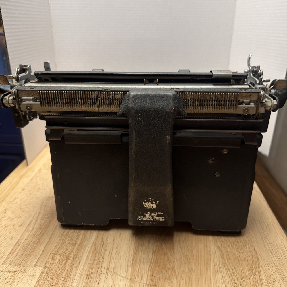 Antique 1940s Royal KMM Magic Margin Typewriter
