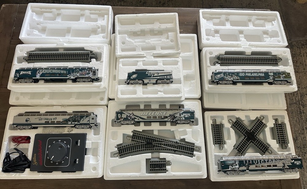 Philadelphia Eagles Hawthorne Village Partial Train Set Read!