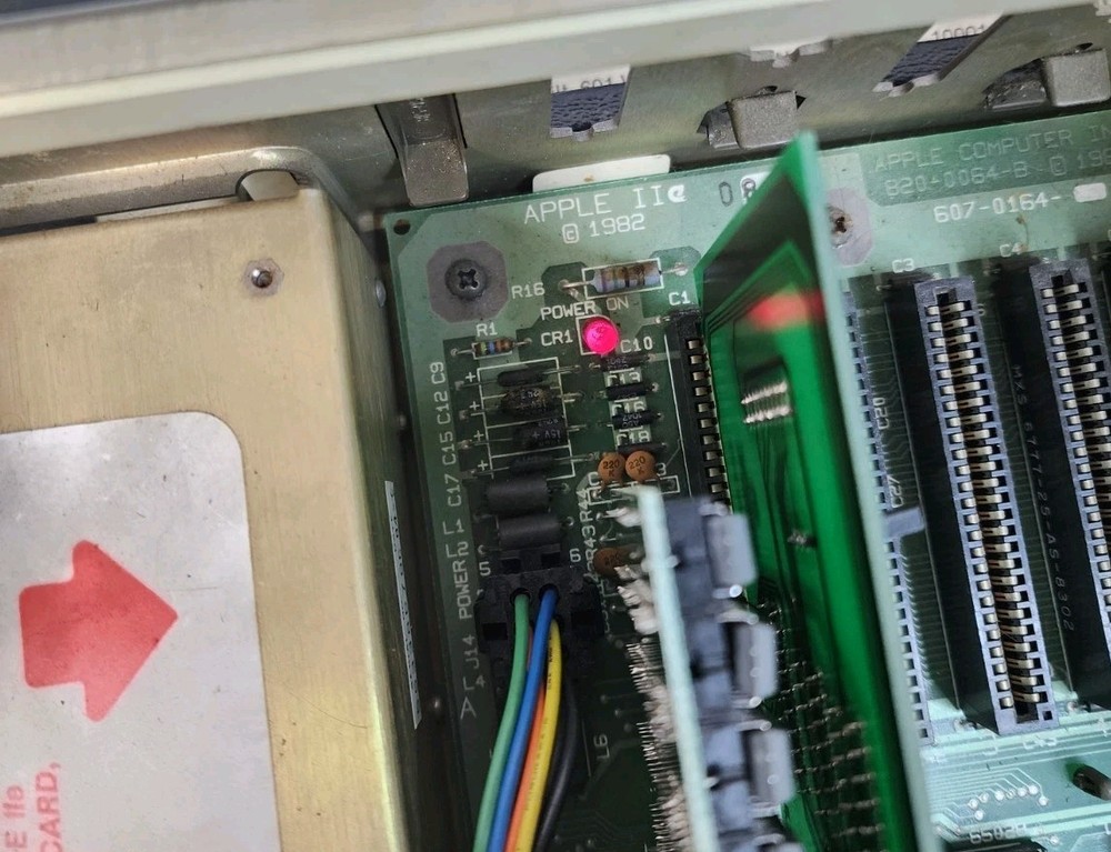 Vintage Apple IIe A2S2064 Computer w/ 2 Disk Drives Powers On