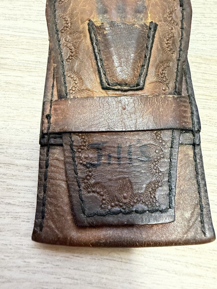 Vintage 3 Dart Leather Holder