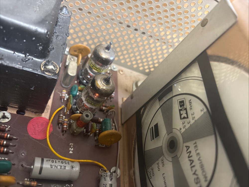 B&K 1968 Precision Model 1077B Television Analyst Powers On!