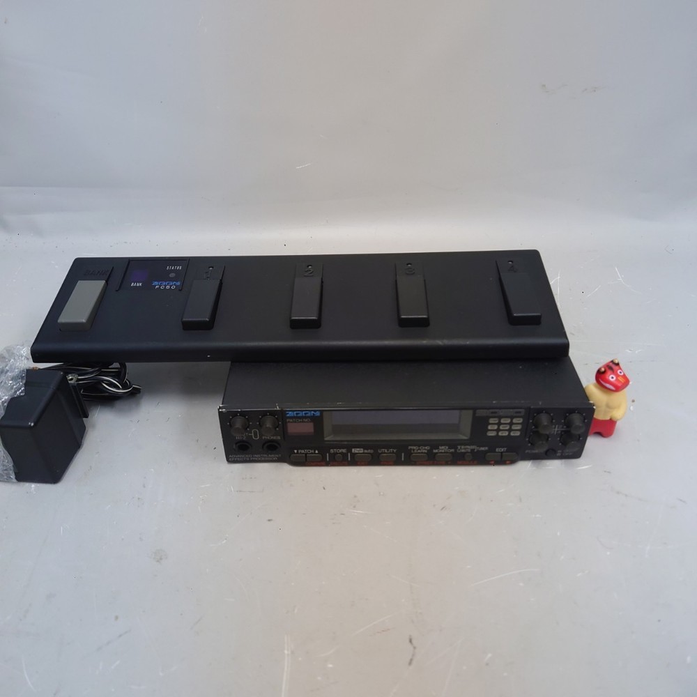 ZOOM 9050 Advanced Guitar Effects Processor with Foot Controller Working item