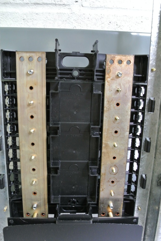 Square D Panel Box 120/240V 1Ph 3W 60Hz 100A