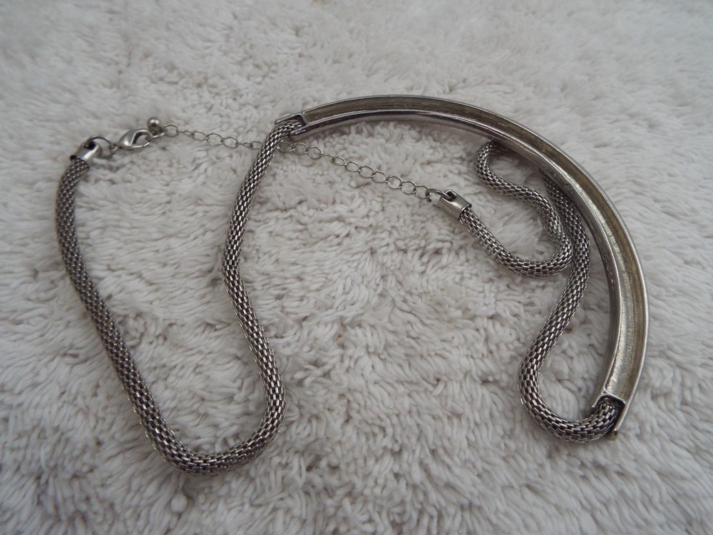 Silvertone Mesh Chain Scoop Bar Necklace