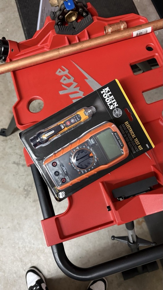 Klein Tools MM320 Electrical Test Kit Digital Display Data Hold Auto Power-Off