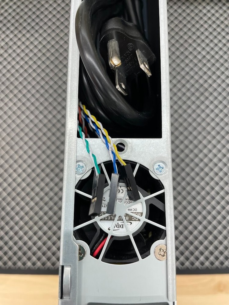 IN-WIN IW-RF100S-S265 barebones