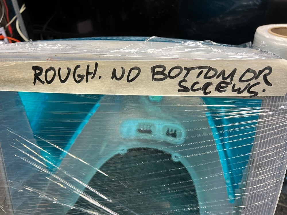 Apple M6496 Studio Display 17”-case or cathouse