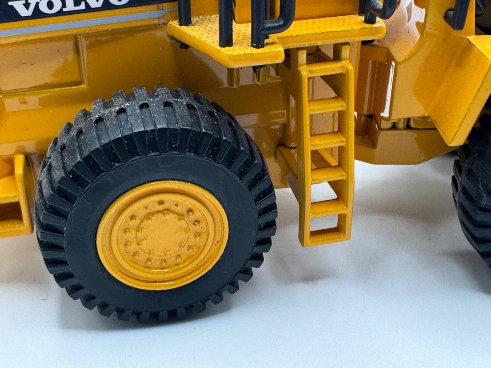 JOAL COMPACT VOLVO BM L330C BTP LOADER 1:50 CONSTRUCTION