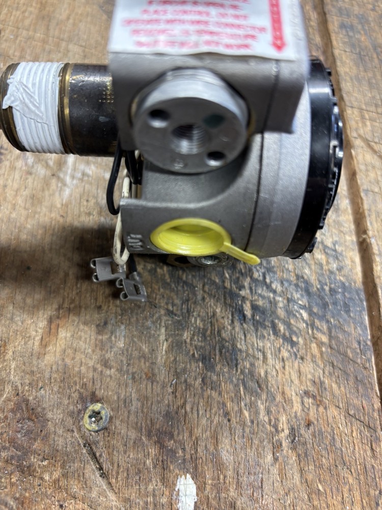 ROBERTSHAW 6910794 FLAME GUARD B GAS CONTROL VALVE NAT GAS ONLY 64-LF8-376