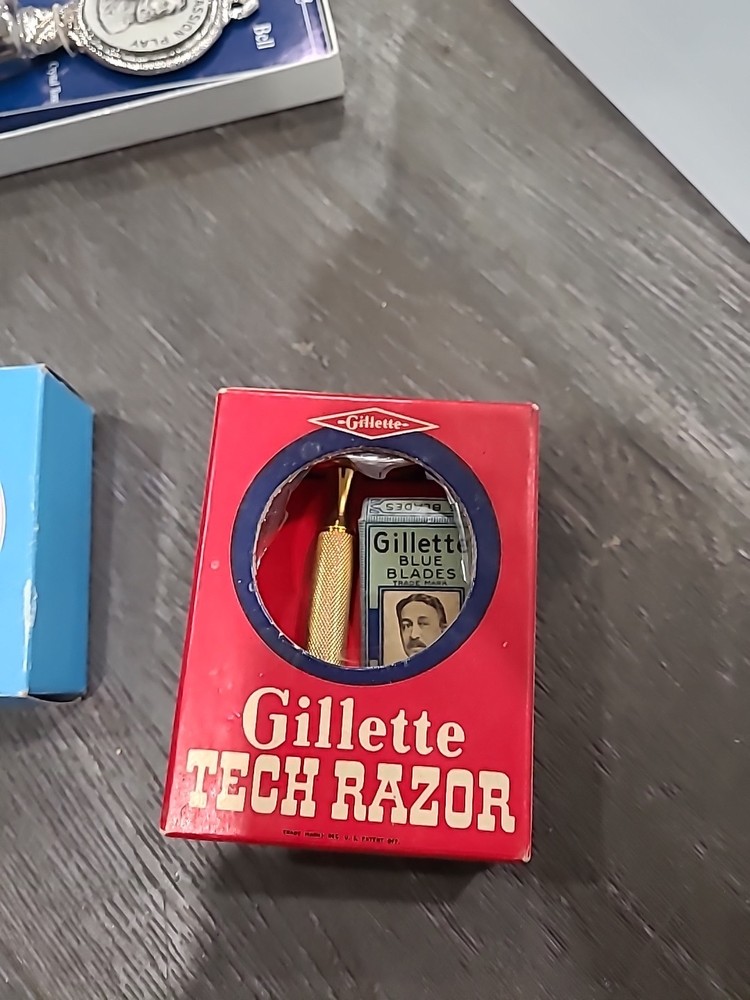 GILLETTE GOLD TONE BALL HANDLE TECH RAZOR -1940's REF: 9237T