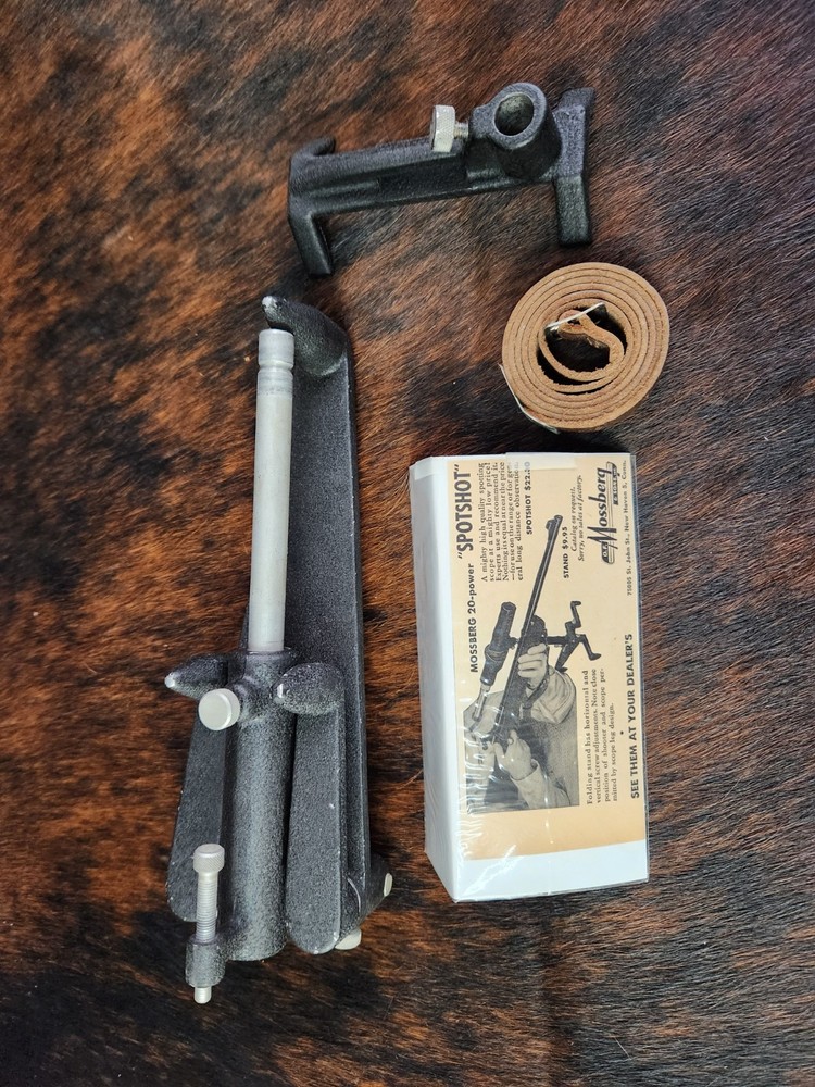 Mossberg A Spotting Scope with Folding Stand