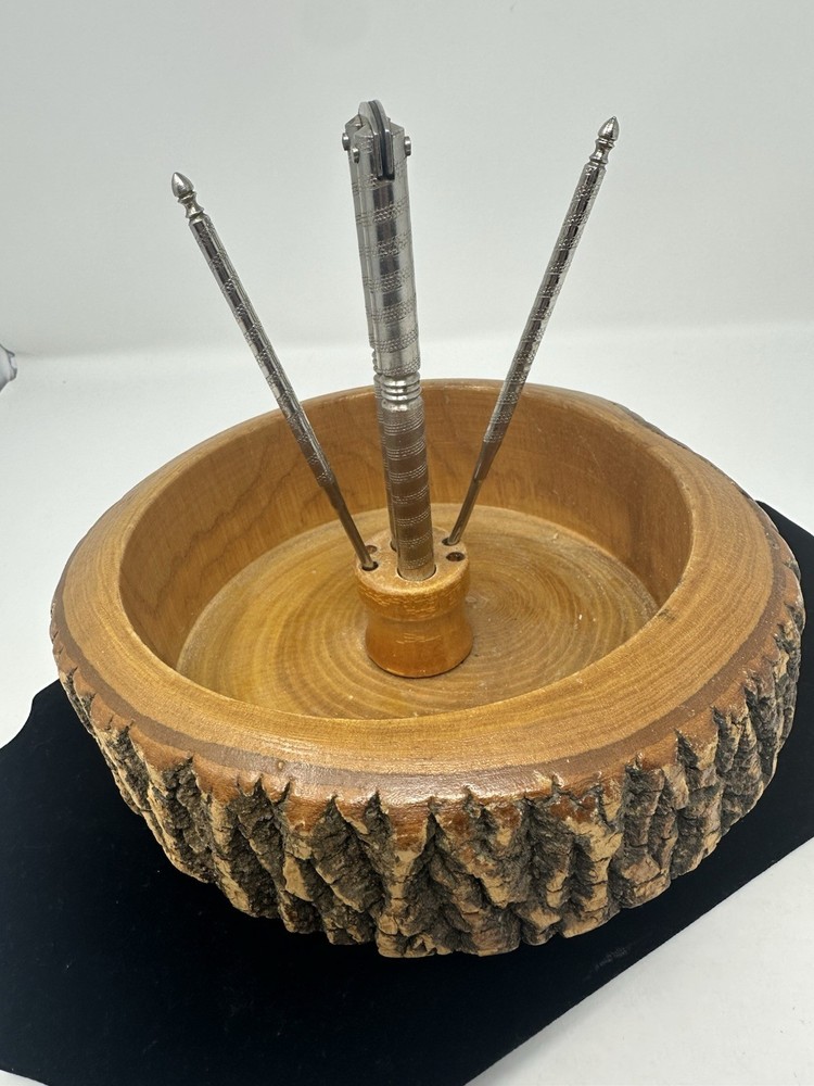 VTG Ellwood Rusticware Nutcracker Tree Bowl