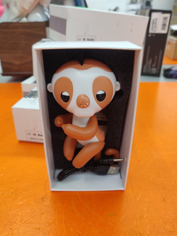 ⭐️⭐️⭐️⭐️⭐️Fingerlings Interactive Baby Sloth